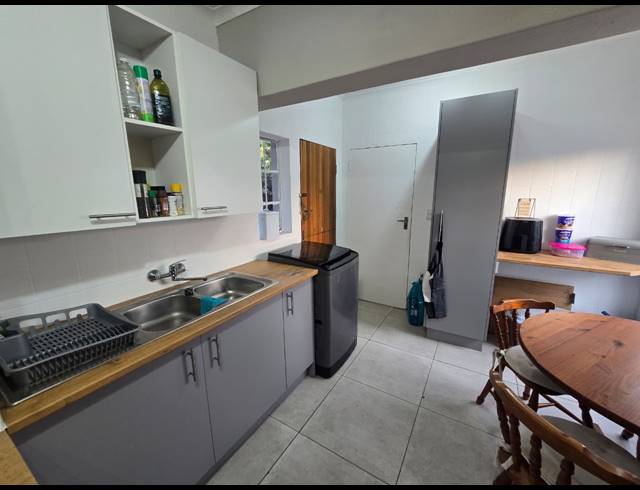 2 BEDROOM TOWNHOUSE TO LET IN THREE RIVERS PROPER